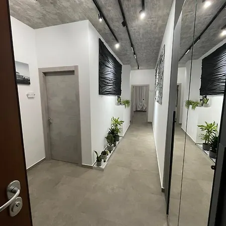 Downtown Bed and breakfast 3*